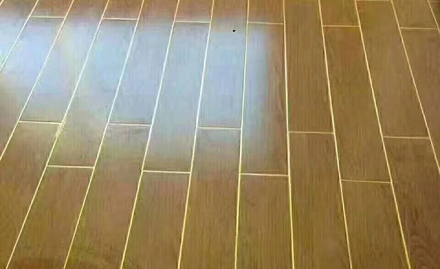 90%的業(yè)主選用金色真瓷膠做美縫，木紋磚適用嗎