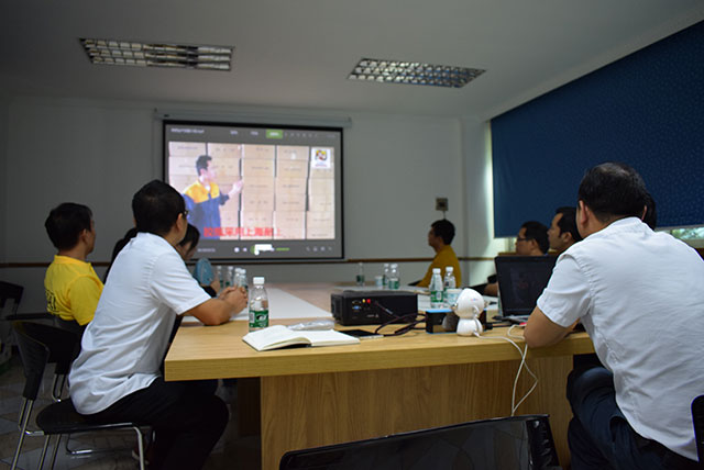 碧桂園領(lǐng)導(dǎo)、專家蒞臨德國CUALI磚麗指導(dǎo)工作